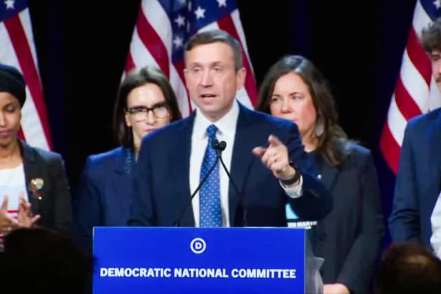 El DNC lanza el "Gabinete del Pueblo" para luchar contra la Administración Trump