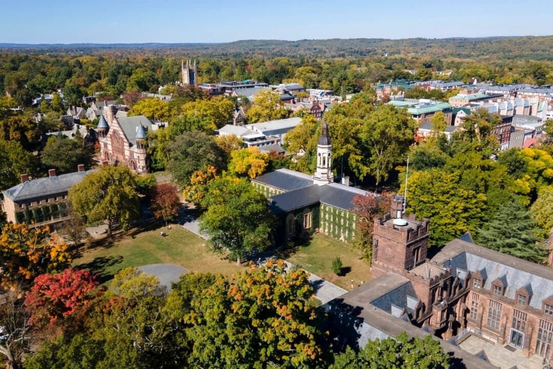 El campus de la Universidad de Princeton se encuentra en Princeton, Nueva Jersey, el 8 de octubre de 2024. (Ted Shaffrey/AP Photo)