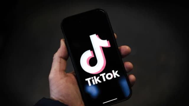 Trump dice que el acuerdo de TikTok con China sigue sobre la mesa