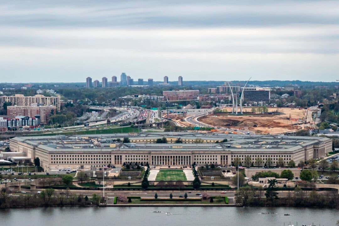Vista aérea del Pentágono en Arlington, Virginia, el 2 de abril de 2025. (Madalina Vasiliu/The Epoch Times)
