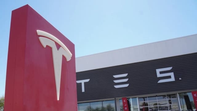 Tesla suspende los pedidos en China de dos modelos que se fabrican en EE. UU.