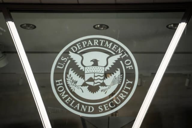 El DHS recuerda a inmigrantes ilegales cumplir con el mandato de registro antes de la fecha límite