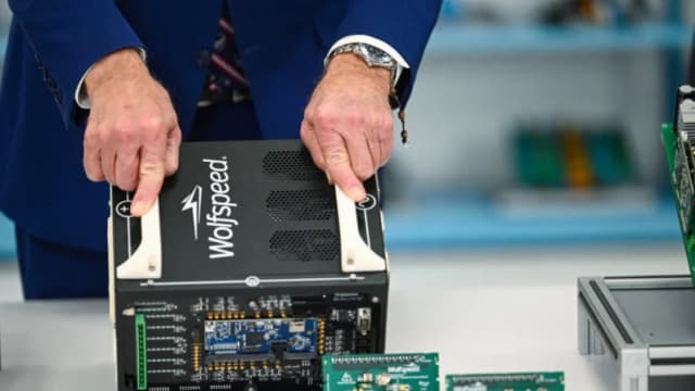 Presidente Trump protege ventaja tecnológica de Estados Unidos sobre China