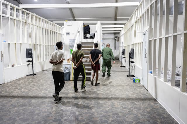 EE. UU. despoja de beneficios a miles de extranjeros criminales, incluso los de la lista terrorista