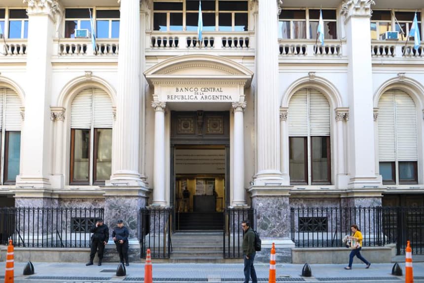 Argentina abre el cepo cambiario tras 14 años de trabas para comprar dólares