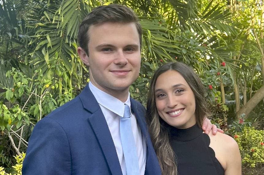 James Santoro (izquierda) y Karenna Groff en 2023. (Cortesía de John Santoro vía AP).