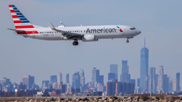 Vuelo de American Airlines vuelve a Argentina tras detectar humo