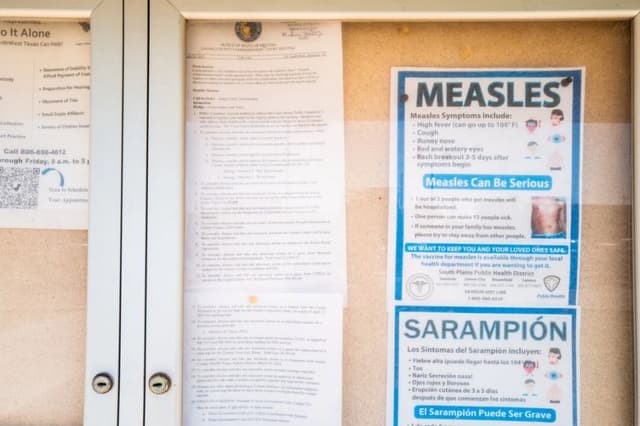 Brote de sarampión podría ser mayor de lo que se pensaba, dice funcionario de los CDC