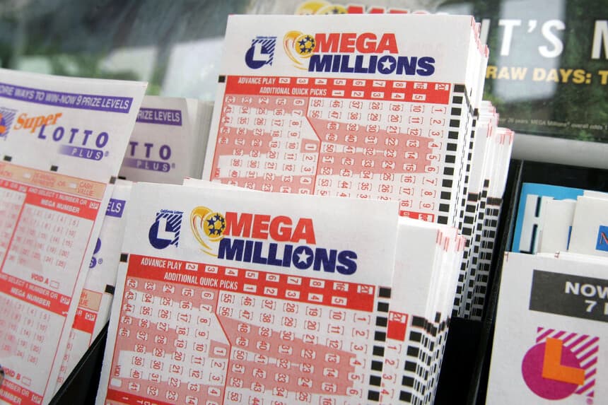 Entradas para la lotería Mega Millions expuestas para la venta en San Francisco el 23 de junio de 2005. (Justin Sullivan/Getty Images)