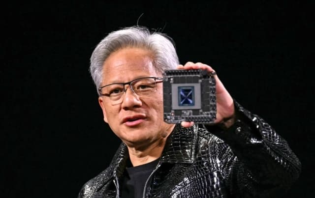 CEO de Nvidia visita China tras restricciones del gobierno de Trump a la venta de chips para IA