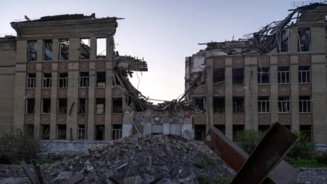 Rusia y Ucrania se acusan mutuamente de violar la tregua de Pascua de un día