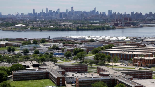 Juez suspende temporalmente iniciativa de Nueva York para permitir presencia de ICE en Rikers Island