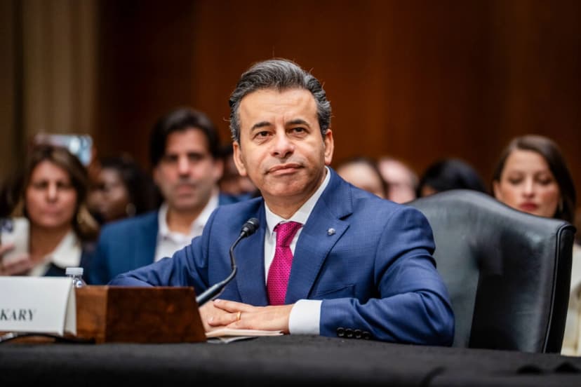 El Dr. Marty Makary, entonces candidato a dirigir la Administración de Alimentos y Medicamentos, testifica durante una audiencia de confirmación ante el Comité Senatorial de Salud, Educación, Trabajo y Pensiones en el Capitolio, en Washington, el 6 de marzo de 2025. (Madalina Vasiliu/The Epoch Times).