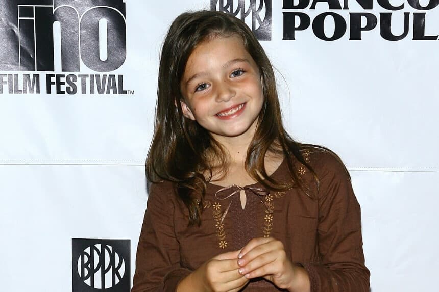 Sophie Nyweide llega a la proyección de "Bella" en Nueva York el 27 de julio de 2007. (Scott Wintrow/Getty Images para NYILF).