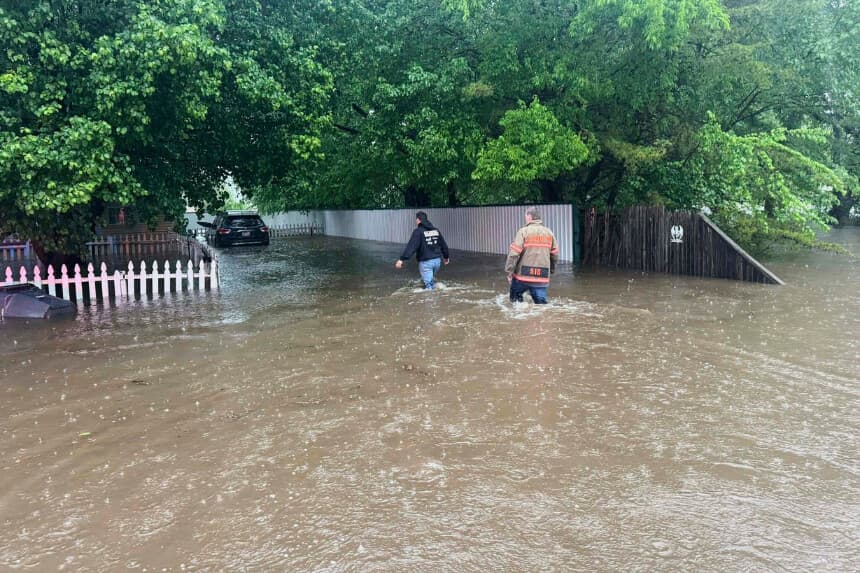 Inundaciones en Lexington, Oklahoma, el 30 de abril de 2025. (Trenton Mitchell/Departamento de Bomberos de Lexington a través de AP).