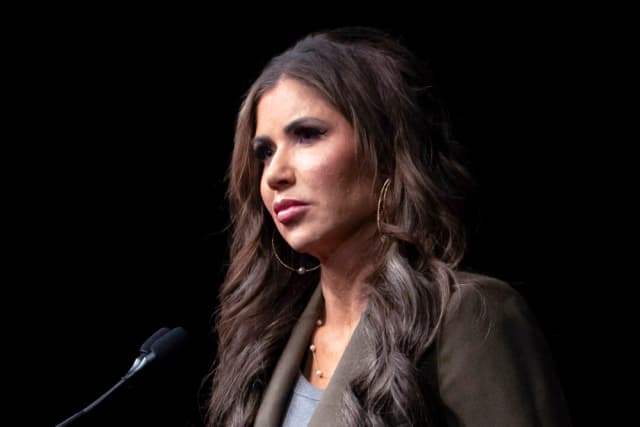 Uzbekistán acepta pagar a EE. UU. por la deportación de 131 inmigrantes ilegales