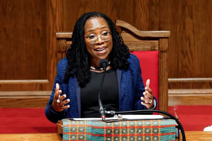 La juez de la Corte Suprema, Ketanji Brown Jackson, habla en Birmingham, Alabama, el 15 de septiembre de 2023. (Butch Dill-Pool/Getty Images)