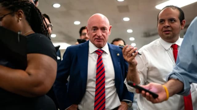 El PCCh aún tiene acceso a las redes de telecomunicaciones de EE. UU., asegura el senador Mark Kelly