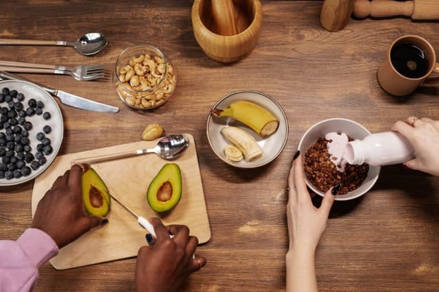 Combatir la hinchazón con la alimentación: Dietas africanas vs occidentales