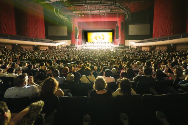 El público aplaude tras una presentación de Shen Yun Performing Arts el 3 de mayo en el Auditorio Nacional de la Ciudad de México, México. (Yang Jie/The Epoch Times)