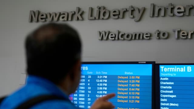 Problemas en aeropuerto de Newark podrían retrasar otros vuelos en la región