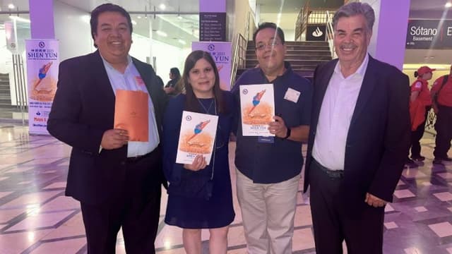 Sacerdote mexicano agradece a Shen Yun por compartir "paz a través de la música y disciplina"