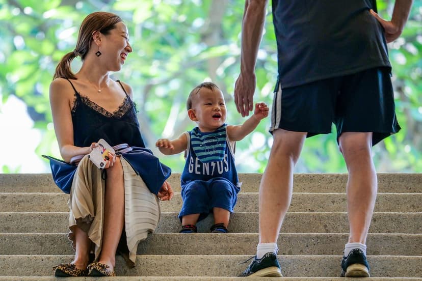 Una familia en Hong Kong el 16 de junio de 2024. (Kiri Choy/The Epoch Times)