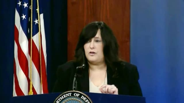 Juez permite a CIA despedir a médico que ayudó a cumplir mandato militar sobre COVID-19