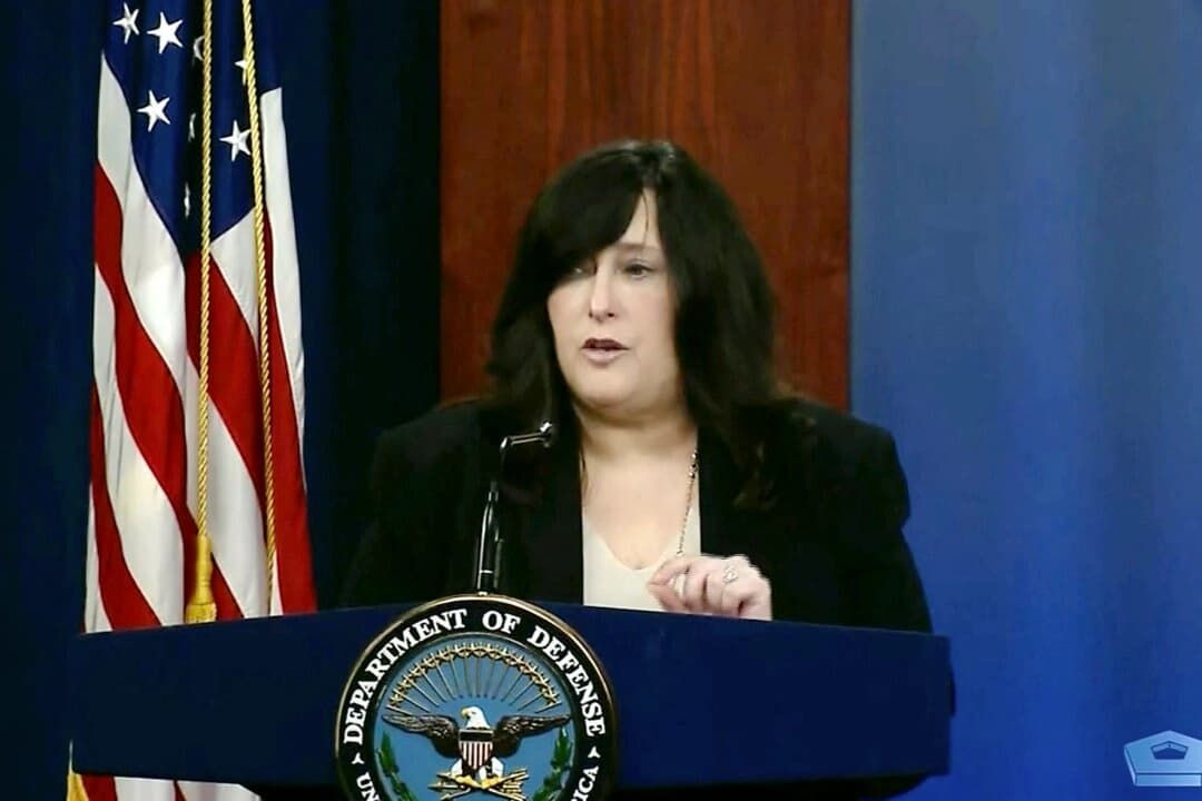 La Dra. Terry Adirim, subsecretaria interina de Defensa para Asuntos de Salud, ofrece una actualización sobre COVID-19 en el Pentágono el 30 de junio de 2021. (Captura de pantalla vía The Epoch Times/DOD)