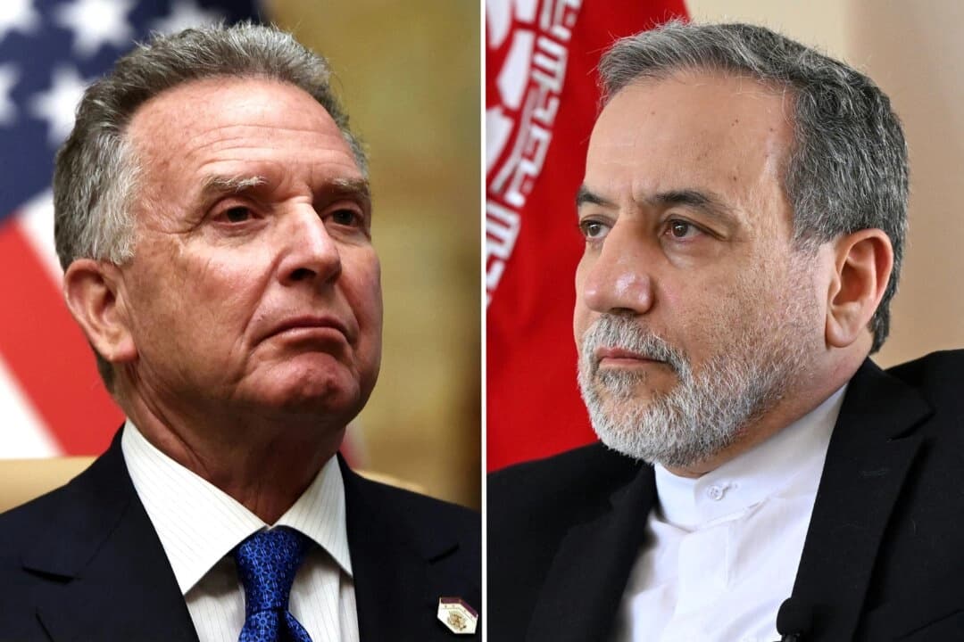 (Izquierda) El enviado de Estados Unidos para Oriente Medio, Steve Witkoff, tras una reunión con funcionarios rusos en el Palacio Diriyah, en Riad, Arabia Saudí, el 18 de febrero de 2025. (Derecha) El ministro de Asuntos Exteriores de Irán, Abbas Araghchi, habla en el consulado iraní en Yeda el 7 de marzo de 2025. (Evelyn Hockstein y Amer Hilabi/AFP vía Getty Images)