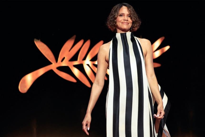 La actriz estadounidense y miembro del jurado de la 78ª edición del Festival de Cine de Cannes, Halle Berry, llega a la ceremonia de apertura del festival y a la proyección de la película «Partir un Jour» (Bye Bye) en Cannes, Francia, el 13 de mayo de 2025. (Valery Hache/AFP vía Getty Images)