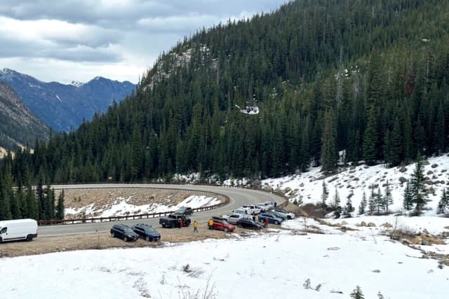 Alpinista sobrevive a una caída de 400 pies que mató a otras tres personas