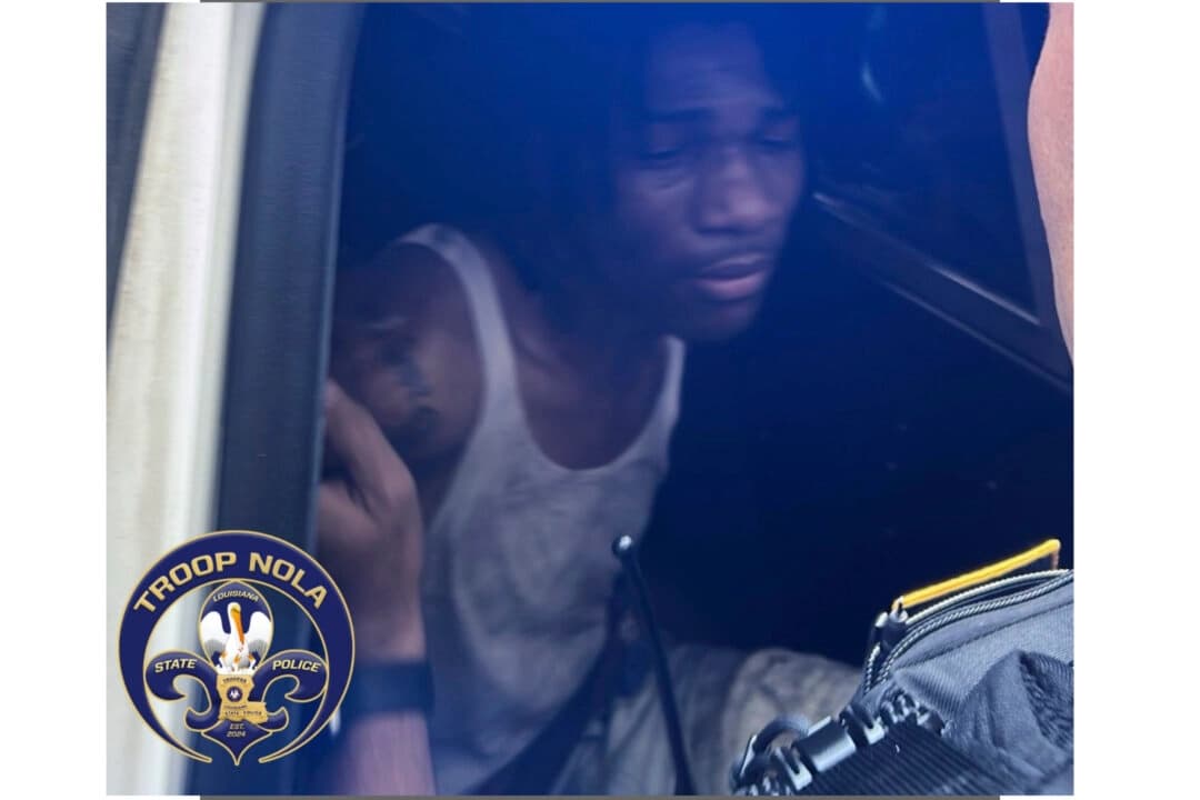 Esta imagen proporcionada por la Policía Estatal de Luisiana muestra a uno de los fugitivos de la cárcel de Nueva Orleans, Kendall Myles, capturado en el Barrio Francés de Nueva Orleans el 16 de mayo de 2025. (Policía Estatal de Luisiana a través de AP).