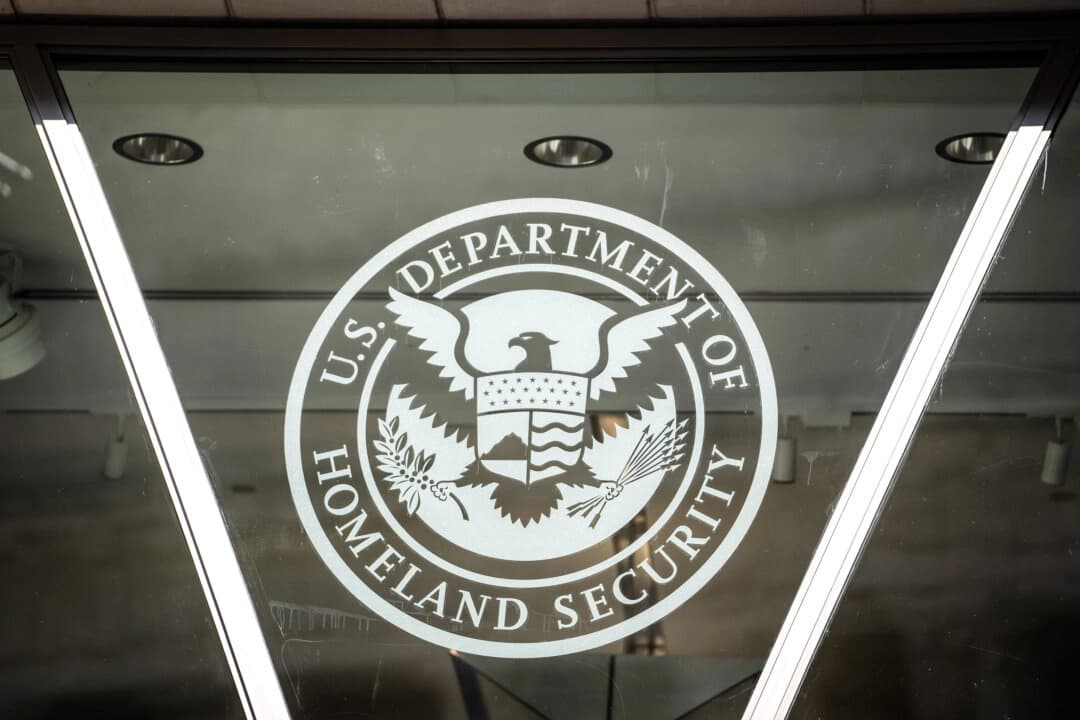 Corte de Apelaciones rechaza solicitud de Trump de deportar a inmigrantes ilegales a otros países