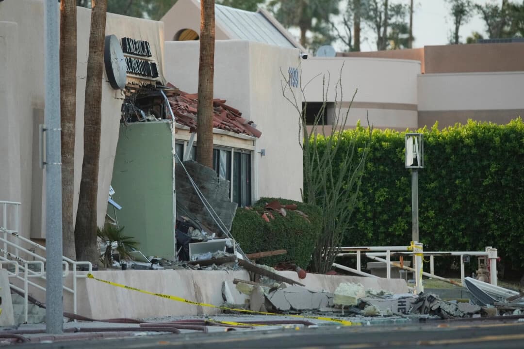Daños en un edificio tras una explosión cerca de una clínica de fertilidad en Palm Springs, California, el 17 de mayo de 2025. (Eric Thayer/AP Photo)