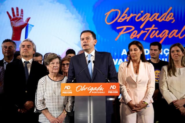 Partido gobernante de Portugal gana las elecciones, pero no alcanza la mayoría