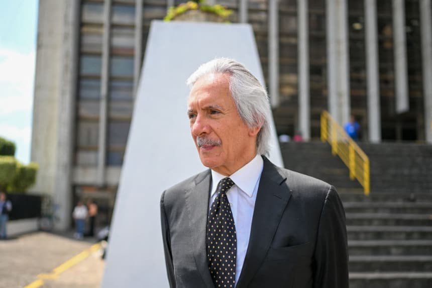 Embajador de la UE visita a periodista guatemalteco Zamora Marroquín en prisión