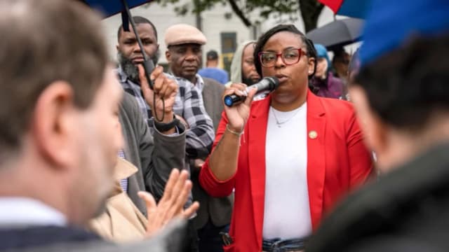 Fiscal federal acusa a congresista de Nueva Jersey de agresión en incidente en instalación de ICE