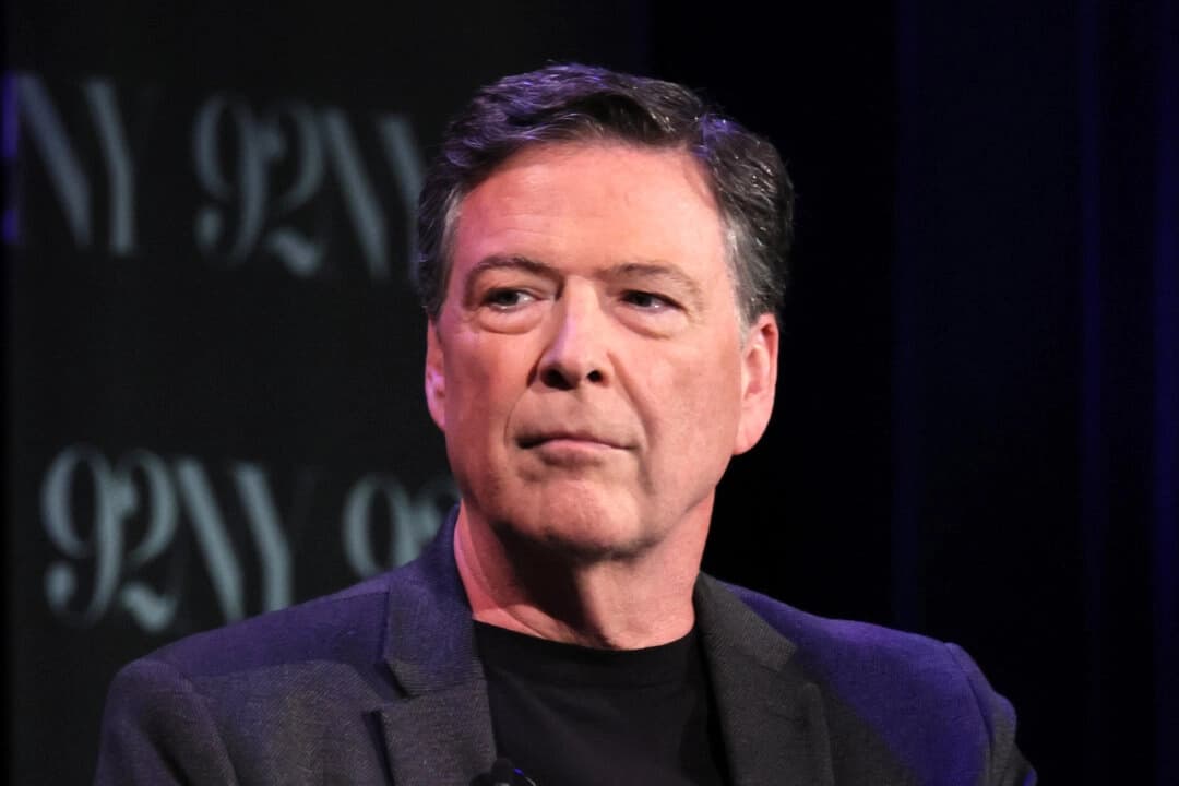 Exdirector del FBI, Comey, califica de distracción la polémica sobre su publicación "86 47"