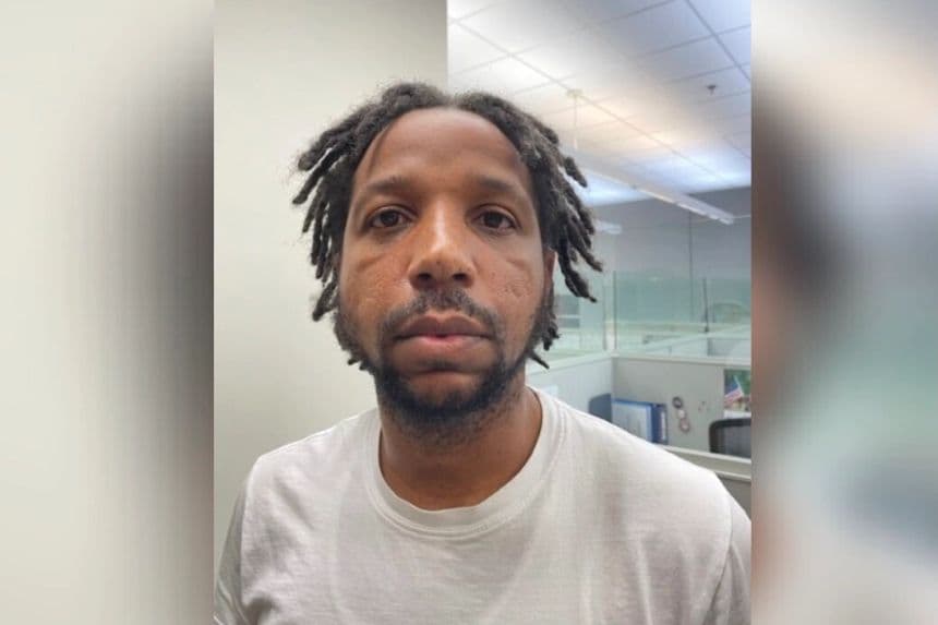 Sterling Williams, empleado de la Oficina del Sheriff del condado de Orleans detenido en relación con la fuga de 10 reclusos de la cárcel, en una foto sin fecha. (Oficina de la fiscal general Liz Murrill)