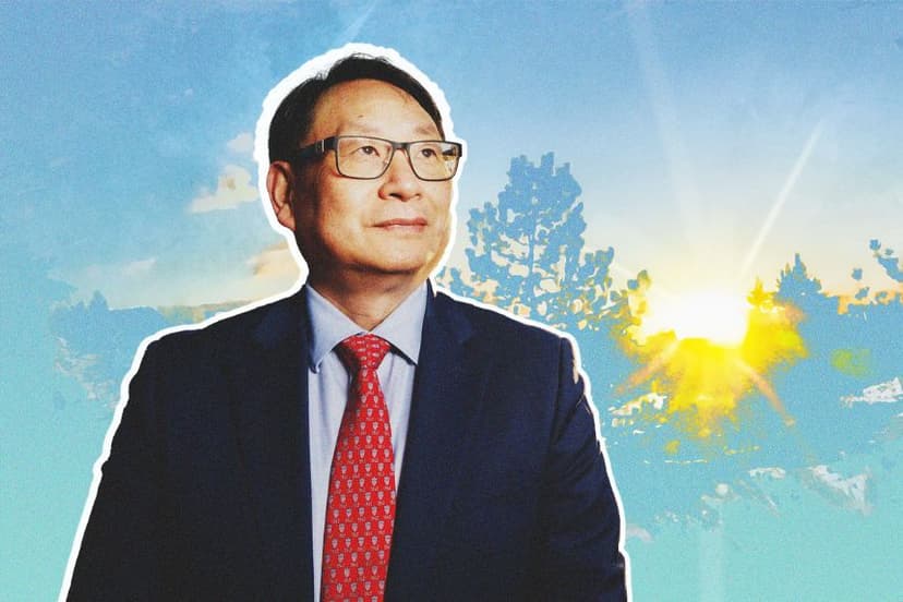 El Dr. Jingduan Yang es neurólogo integrativo, psiquiatra y acupuntor, certificado en psiquiatría y especializado en salud mental integrativa y medicina china. (Samira Bouaou para American Essence)