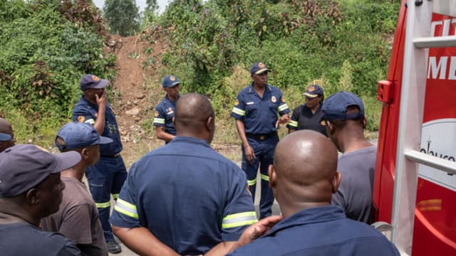 Un grupo de 260 mineros queda atrapado bajo tierra tras un accidente en Sudáfrica