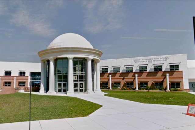 Departamento de Educación inicia investigación sobre política de admisión en secundaria de Virginia