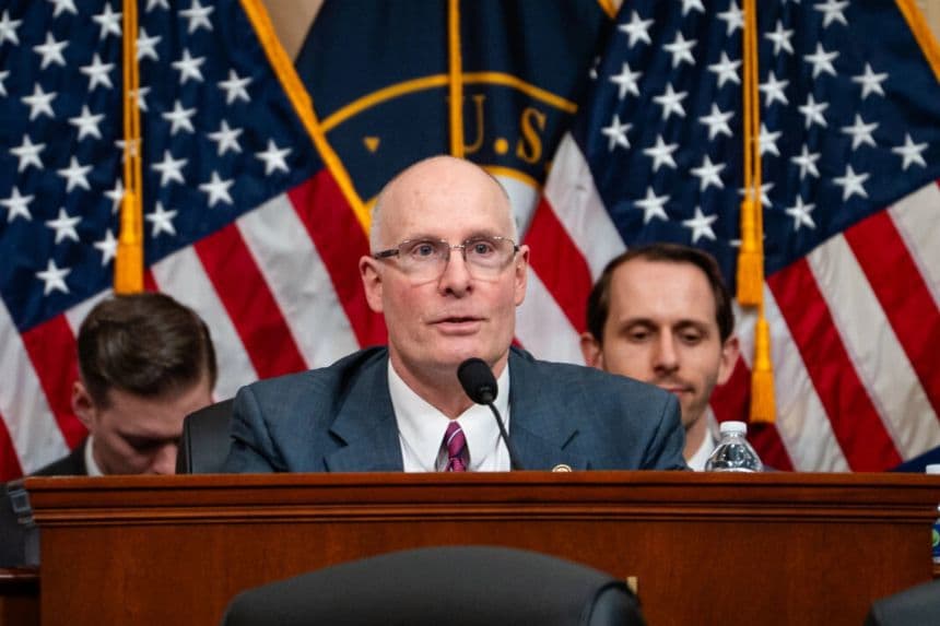 El presidente del Comité Selecto de la Cámara de Representantes sobre el Partido Comunista Chino, el representante John Moolenaar (republicano por Michigan), preside una audiencia en Washington el 5 de marzo de 2025. (Madalina Vasiliu/The Epoch Times)