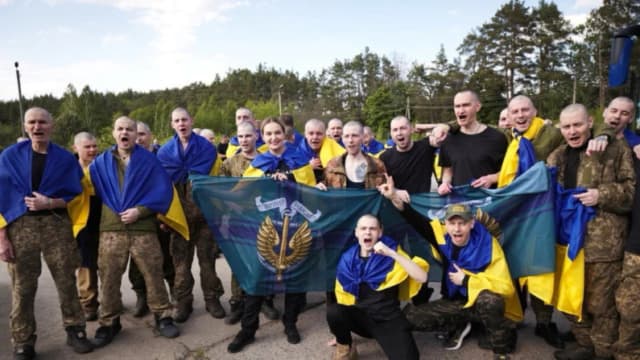 Ucrania y Rusia intercambian cientos de prisioneros de guerra durante segunda fase de intercambio