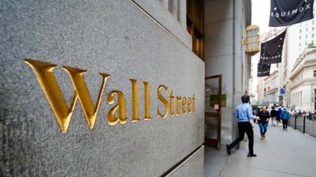 Acciones de EE. UU. suben y rendimientos de bonos caen por retraso arancelario de Trump con la UE