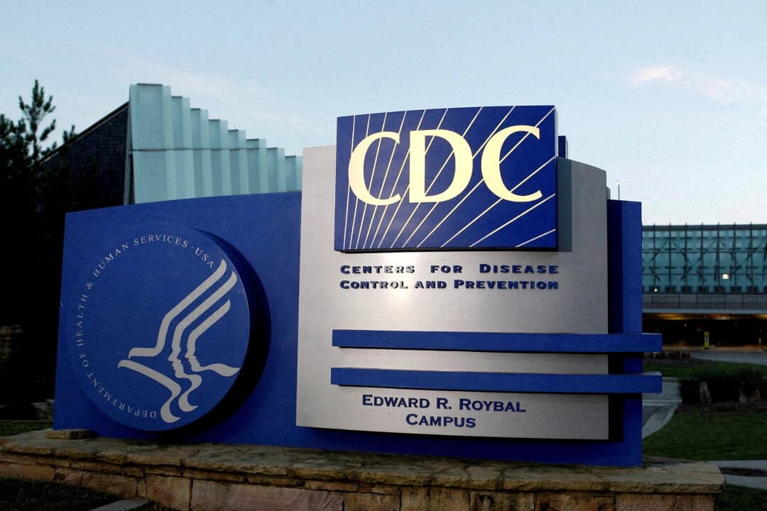 CDC dejan de recomendar vacuna contra COVID-19 para niños sanos y mujeres embarazadas
