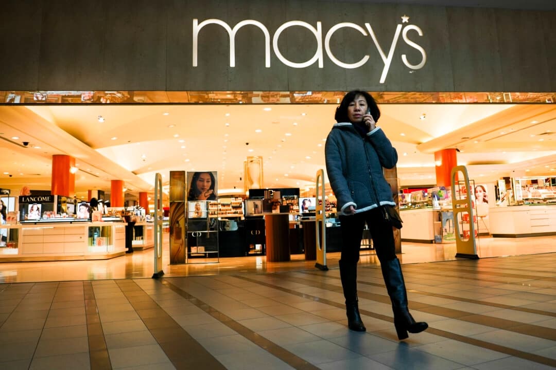 Una tienda Macy's en el centro comercial Fashion Centre at Pentagon City, en Arlington (Virginia), el 3 de enero de 2024. (Madalina Vasiliu/The Epoch Times)