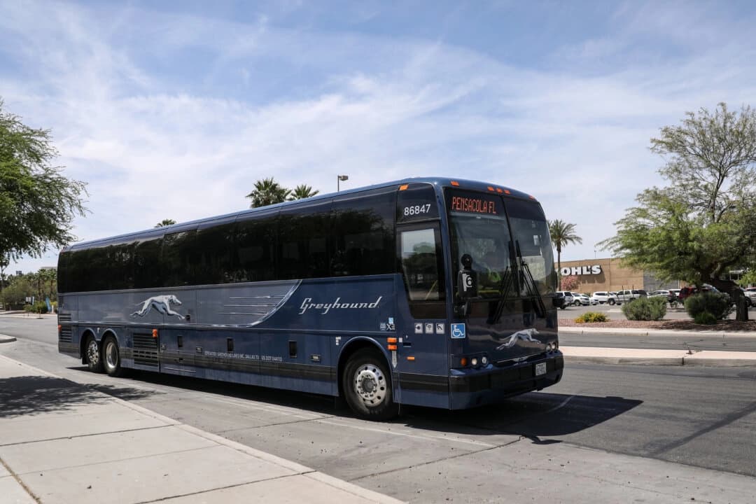 Un autobús Greyhound en una foto de archivo. (Charlotte Cuthbertson/The Epoch Times).