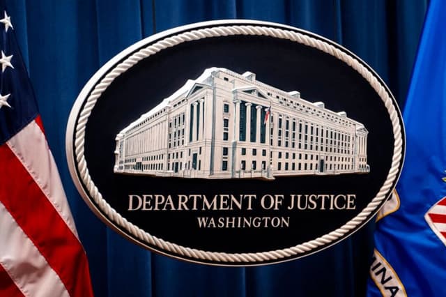 DOJ investiga si ley de California que permite hombres en deportes femeninos viola el Título IX